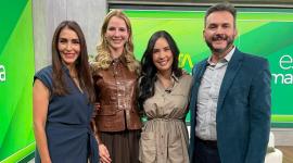 Lavinia Valbonesi, primera dama, junto a los presentadores Marisol Romero, Ale Boada y Christian Norris en el set de esTAmañana
