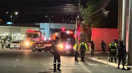 Policía y el Cuerpo de Bomberos acudieron al lugar donde se registró la detonación del artefacto explosivo.