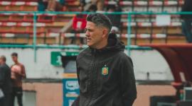 Norberto Araujo, entrenador de Deportivo Cuenca, es uno de los gestores de la gran campaña del 'Expreso Austral'. La hinchada reconoce el esfuerzo realizado en la presente campaña.