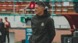 Norberto Araujo, entrenador de Deportivo Cuenca, es uno de los gestores de la gran campaña del 'Expreso Austral'. La hinchada reconoce el esfuerzo realizado en la presente campaña.