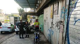 La Policía Nacional durante el levantamiento de un cuerpo en Quito este sábado 28 de junio del 2025.