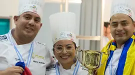 Verónica Jiménez junto a Marco Andrade y Christian Salazar lograron en Argentina la corona del Mejor Helado de América. Lo hicieron con un helado de maracuyá.