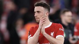 Diogo Jota del Liverpool reacciona tras el partido de ida de los cuartos de final de la UEFA Europa League entre el Liverpool FC y el BC Atalanta, en Liverpool.