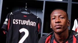Pervis Estupiñán  llegó esta campaña al AC Milan procedente del Brighton. El jugador tiene una larga trayectoria en el fútbol europeo.