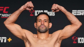 Carlos Vera en el pesaje oficial de la UFC previo a su pelea.