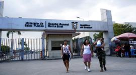 Pacientes del hospital Monte Sinaí denuncian que en el establecimiento no hay insumos ni medicamentos.