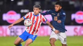 Paraguay's forward #07 Ramon Sosa and Ecuador's midfielder #15 Pedro Vite fight for the ball during the 2026 FIFA World Cup South American qualifiers football match between Paraguay and Ecuador at the Defensores del Chaco stadium in Asuncion on September 4, 2025. (Photo by Daniel DUARTE / AFP)