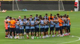 Jugadores de la selección de Ecuador participan en un entrenamiento en el estadio Banco Pichincha de Guayaquil.