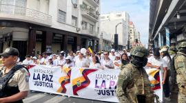 Miles de ciudadanos se ceoncentran en las calles del centro de Guayaquil el 11 de septiembre del 2025.