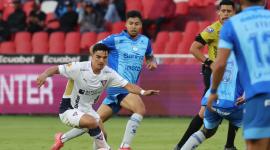 Alexander Alvarado, volante de Liga de Quito, durante el partido ante Macará, por la fecha 27 de la Liga Pro. Los albos visitan a Libertad en la  cancha  de Teleamazonas.