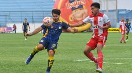 Delfín (azul) y Técnico Universitario (blanco y rojo) son dos de los equipos que pugnan por no entrar en el cuadrangular del descenso. El 'Rodillo' recibirá a Liga de Quito.