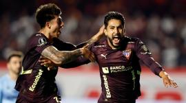 Jeison Medina y Gabriel Villamil celebran el gol de Liga de Quito ante Sao Paulo, en el partido jugado el jueves 25 de septiembre del 2025.