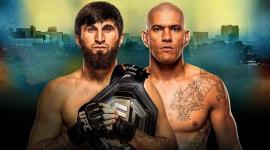 A la izquiera el campeón Magomed Ankalaev que enfrentará al brasileño Alex Pereira.
