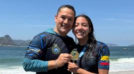 Con la tricolor en lo más alto: Danna Martínez (centro) logró el oro en la prueba de Aguas Abiertas que se realiza en Rio de Janeiro.