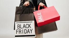 Las personas suelen aprovechar las ofertas de Black Friday para realizar sus compras navideñas.