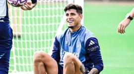 Piero Hincapié y toda su felicidad por volver a los entrenamientos del Arsenal. El crédito ecuatoriano llegó en septiembre, procedente del Bayer Leverkusen.