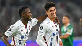 Gabriel Villamil (derecha) celebra uno de sus goles ante Palmeiras, con Leonel Quiñónez. Liga de Quito venció al 'Verdao'.