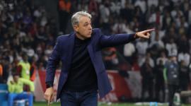 El DT de LDU, Tiago Nunes, en el encuentro entre Liga de Quito VS Palmeiras por Copa Libertadores en el estadio Rodrigo Paz.