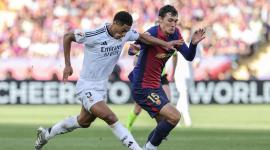Andreas Christensen intenta arrebatarle el esférico al inglés Jude Bellingham, del Real Madrid, durante el clásico jugado el 11 de mayo del 2025.