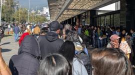 Largas filas en los exteriores del Registro Civil de Quito