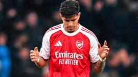 Piero Hincapié debutó con el Arsenal y se llevó un halago del DT.