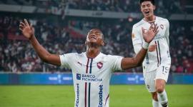 Carlos Gruezo celebra un gol ante Barcelona, por el Campeonato ecuatoriano. El volante albo  tiene amarilla en la Copa Libertadores. Podría perderse la fina, si Liga se clasifica