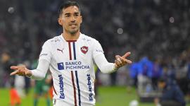 Lisandro Alzugaray celebra el segundo gol de Liga Deportiva Universitaria ante Palmeiras, en la semifinal  de ida jugada el jueves 23 de  octubre del 2025.