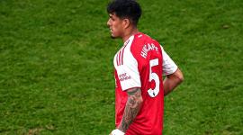 Piero Hincapié jugó su primer partido como titular en el Arsenal ante Brighton, en la cuarta rona de la Carabao Cup.