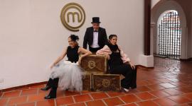 Los chefs Irene Gonzalez, Jorge Rausch y Carolina Sanchez en el primer reto de campo de MasterChef Celebrity Ecuador.