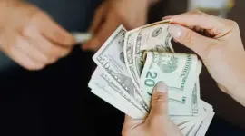 El décimo tercer sueldo se aplica a todos los trabajadores con relación de dependencia, así como a jubilados y pensionistas.