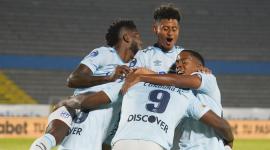 Los jugadores de Universidad Católica celebran uno de los cuatro goles conseguidos en la jornada del martes 25 de noviembre del 2025.