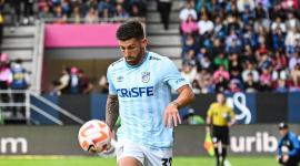 Mauricio Alonso domina el esférico en un partido ante Independiente del Valle, en el hexagonal final por el título.