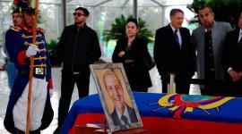 Familiares y coidearios despiden al expresidente Rodrigo Borja en Quito.
