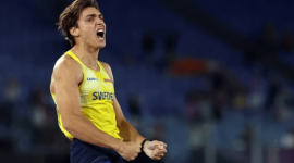 El atleta sueco Mondo Duplantis marcó un record histórico cuando alcanzo 6,30m de altura en el Mundial de Tokio.