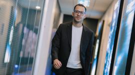 Liam Roasenior es el nuevo DT del Chelsea. Dejó al Racing de Estrasburgo. Los dos clubes pertenecen al corporativo BlueCo