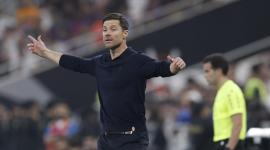 YEDA (ARABIA SAUDÍ), 11/01/2026.- El técnico del Real Madrid, Xavi Alonso, durante el encuentro de la final de la Supercopa de España entre el FC Barcelona y el Real Madrid, este domingo en el estadio Ciudad Deportiva del Rey Abdalá de Yeda (Arabia Saudí). EFE/ Kai Försterling