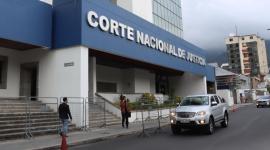 Ambiente en la Corte Nacional de Justicia, previo a la sesión extraordinaria del Pleno, para tratar el encargo de la Presidencia del Dr. José Suing.