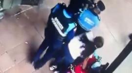 Agentes municipales se llevan mercadería de comerciante en Guayaquil.