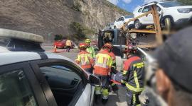 Los vehículos livianos colisionaron con un tráiler en el sector Sebauco, en la vía a Guayllabamba.