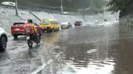 Un intenso aguacero se registró en el centro norte de Quito el mediodía de este miércoles 28 de enero del 2026.