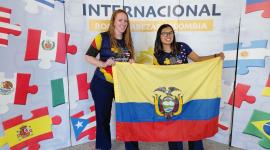 Mónica O'Brien y Alison Plasencia en el V Torneo Internacional de Rompecabezas.