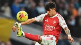 Piero Hincapie fue seleccionado como el jugador del mes en el Arsenal.