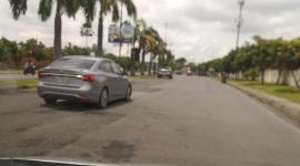 Un socavón causa molestias a moradores de Daule.