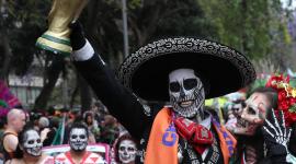 Miles de personas participaron en el desfile de catrinas previo al Mundial 2026.