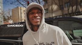 Moisés Caicedo en su arribo a la concentración de la Selección de Ecuador