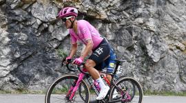 El ciclista carchense Richard Carapaz del EF Education Easy Post, disputa los últimos kilómetros de la Vuelta a Cataluña 2026.