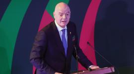El presidente de la FIFA, el italiano Gianni Infantino, habla durante la inauguración de la exposición 'Álbum épico' este sábado, en Ciudad de México (México). Infantino calificó que estar en México es algo especial porque de alguna manera en el país se inventó el fútbol, cuando los Aztecas jugaban el juego de la pelota hace 3.000 años. EFE/Madla Hartz