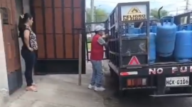 Dos conductores de camiones de tanques de gas fueron detenidos por manejar borrachos en Quito.