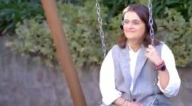 María José Pinto subió un video escuchando una canción romántica mientras se columpiaba en un juego infantil.