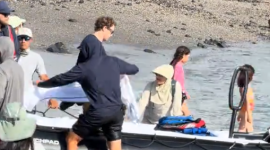 Mark Zuckerberg fue captado en las Islas Galápagos junto a su familia.